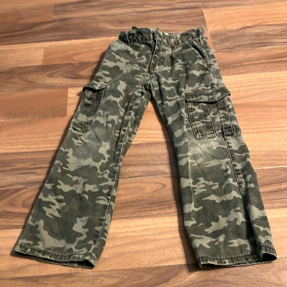 Boys camo pants size 6